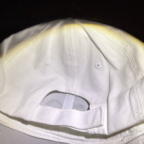 ALO Yoga White Hat Minimalist Design - Picture 2 of 2